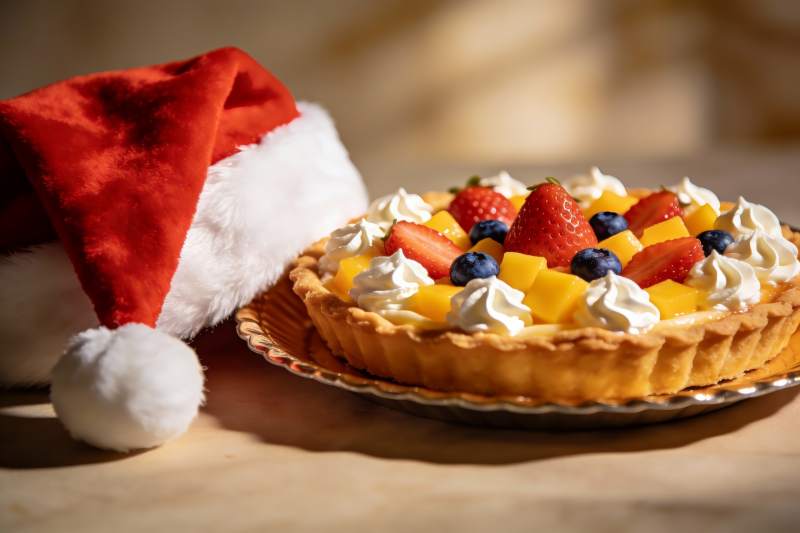 圣诞水果挞配红色帽子图片