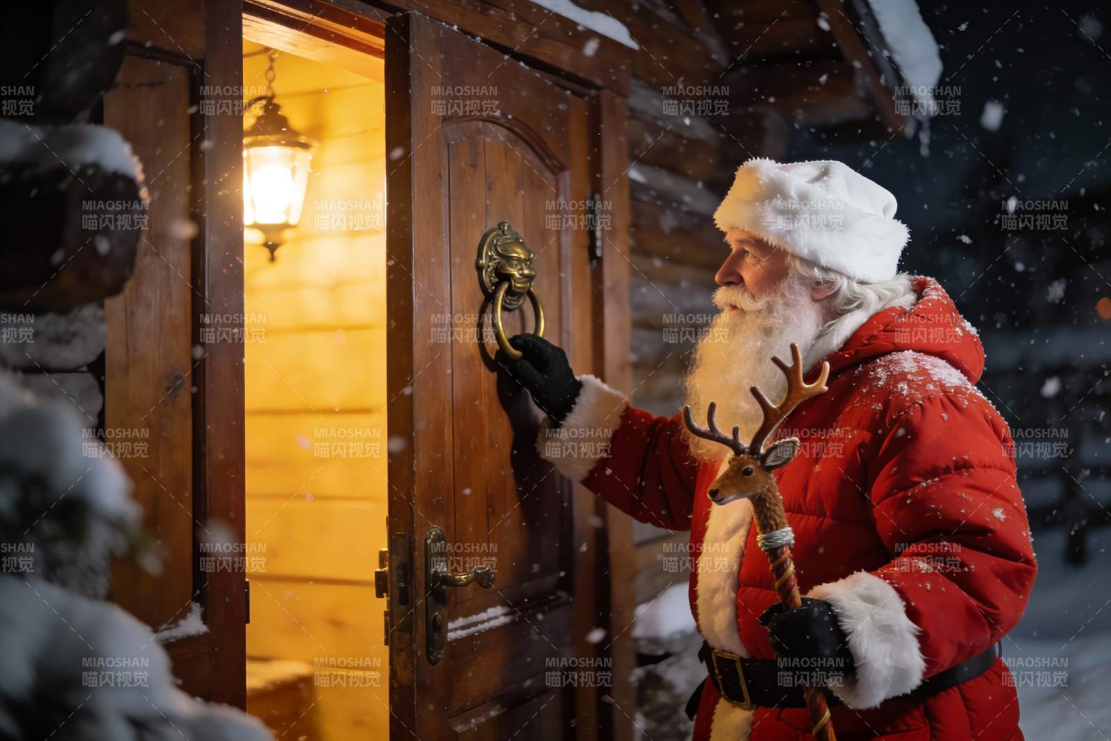 圣诞老人雪夜敲门图片