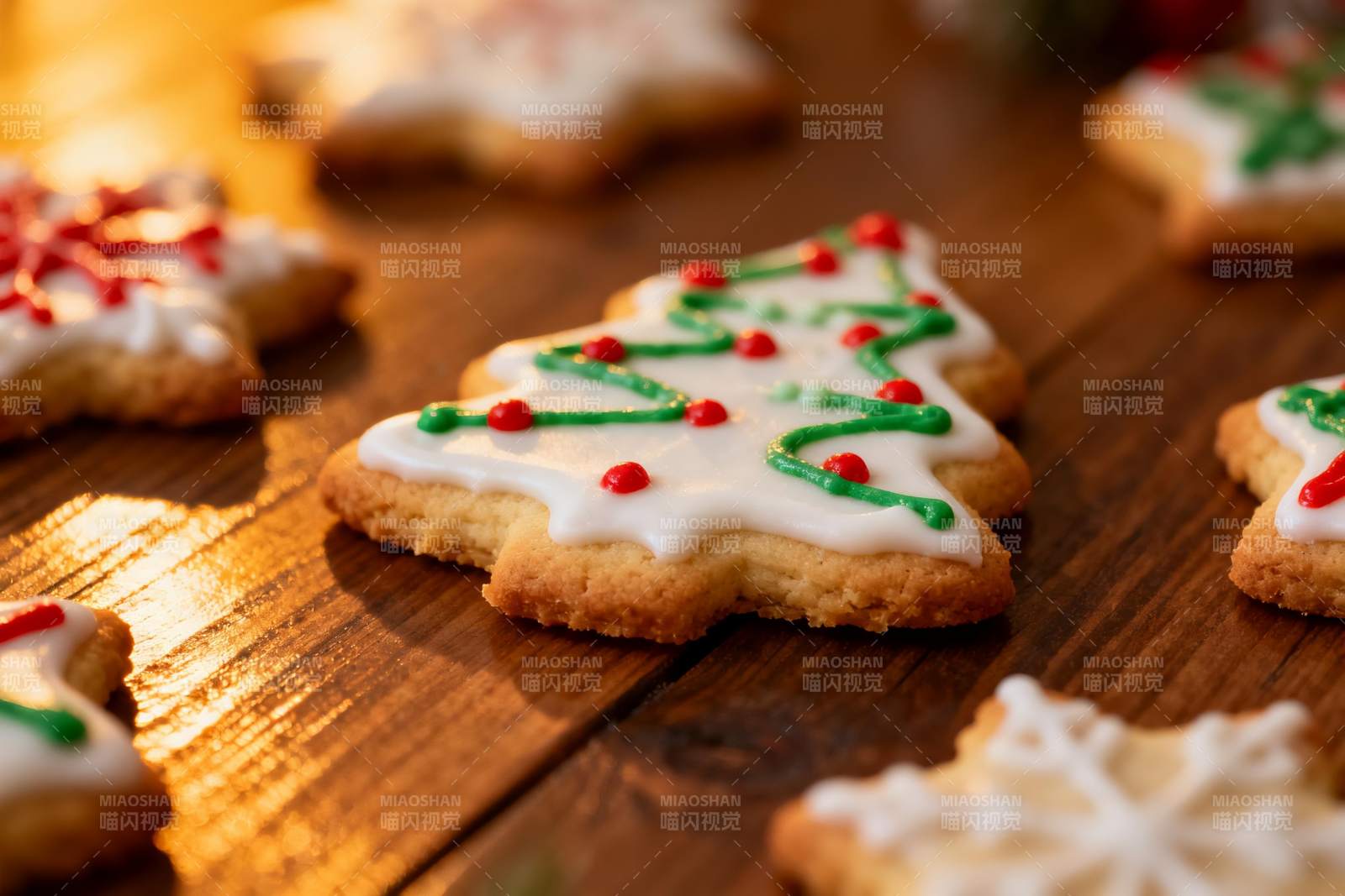 圣诞树形饼干特写图片