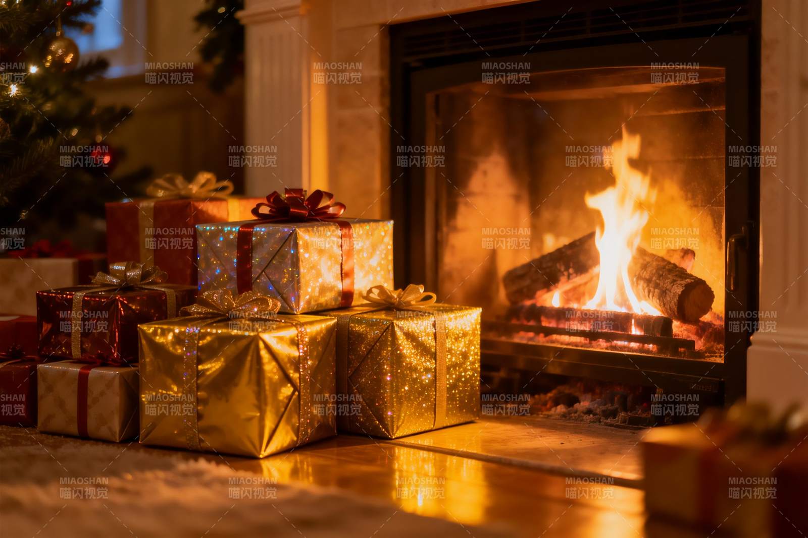 壁炉旁的圣诞礼物温馨场景图片