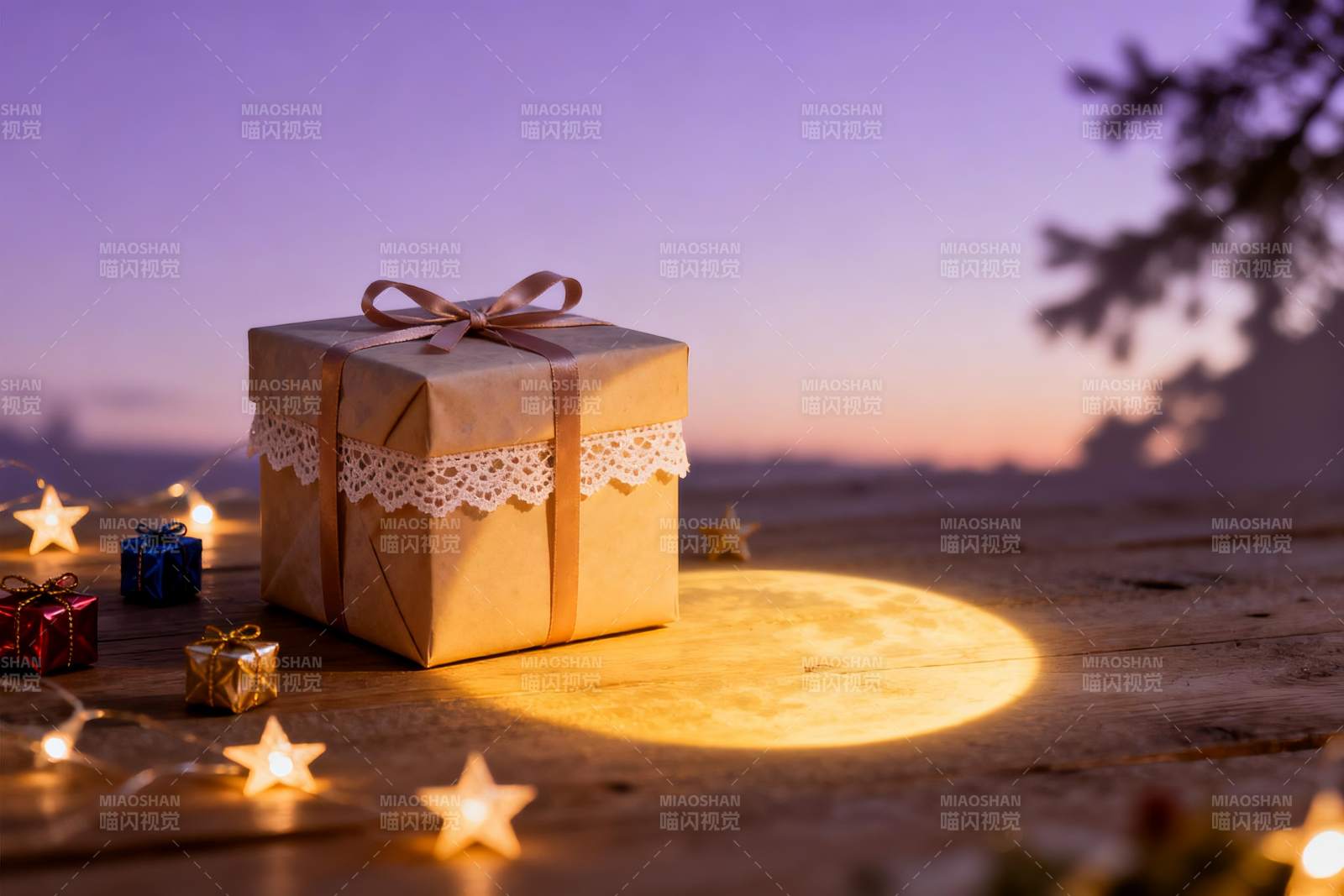 月光下的礼物盒与星光图片