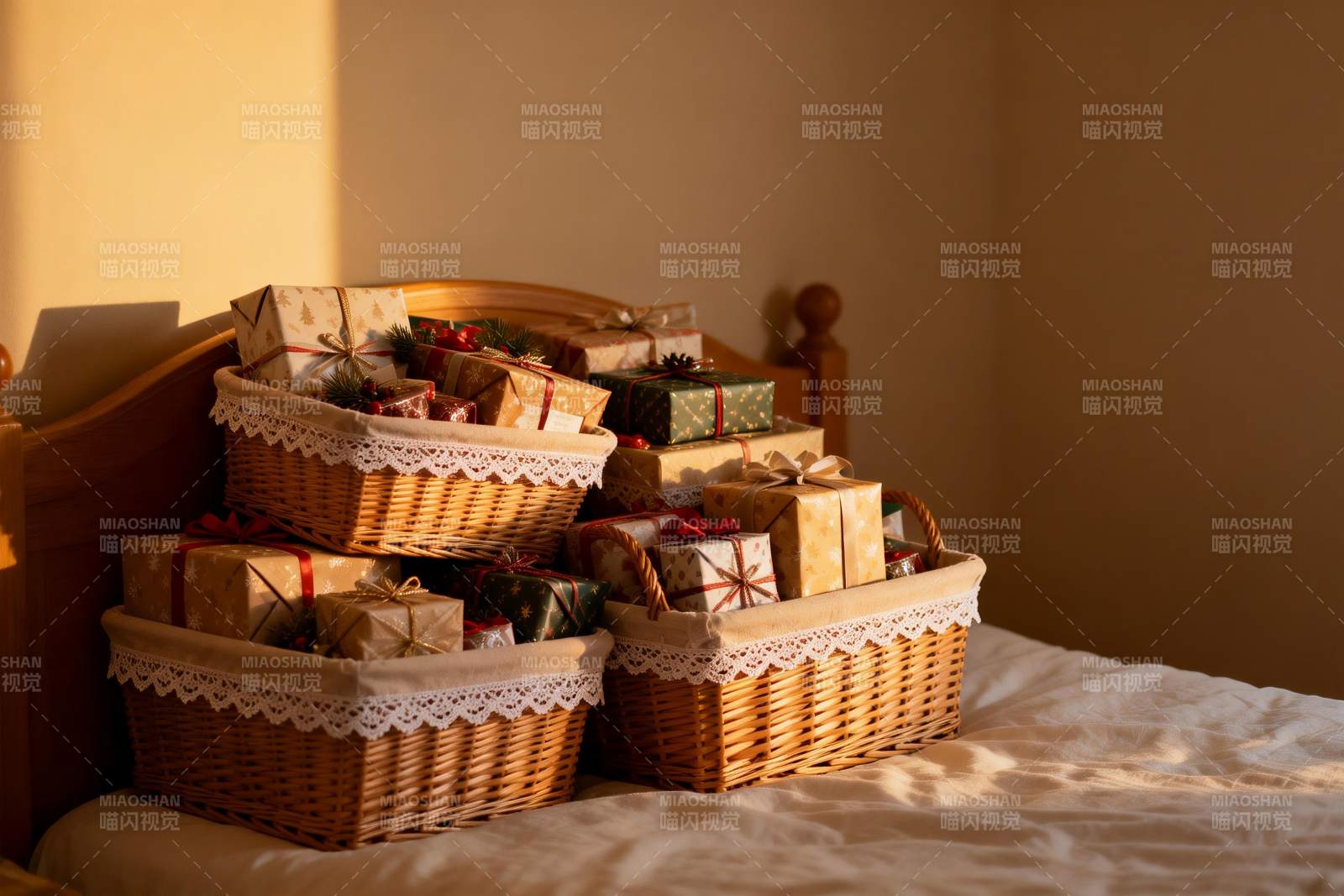 床头篮筐堆叠礼物盒图片