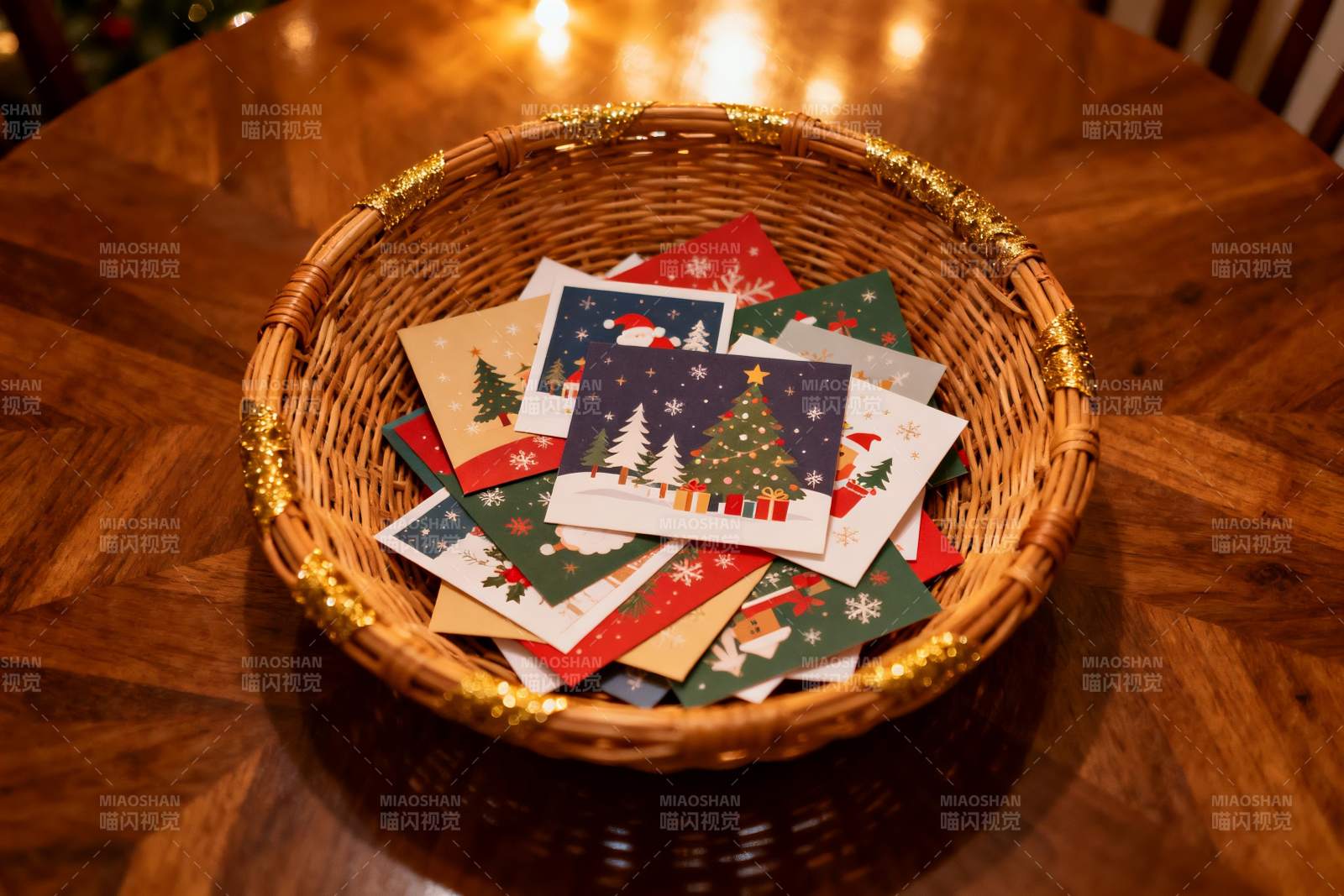 编织篮内圣诞贺卡集图片