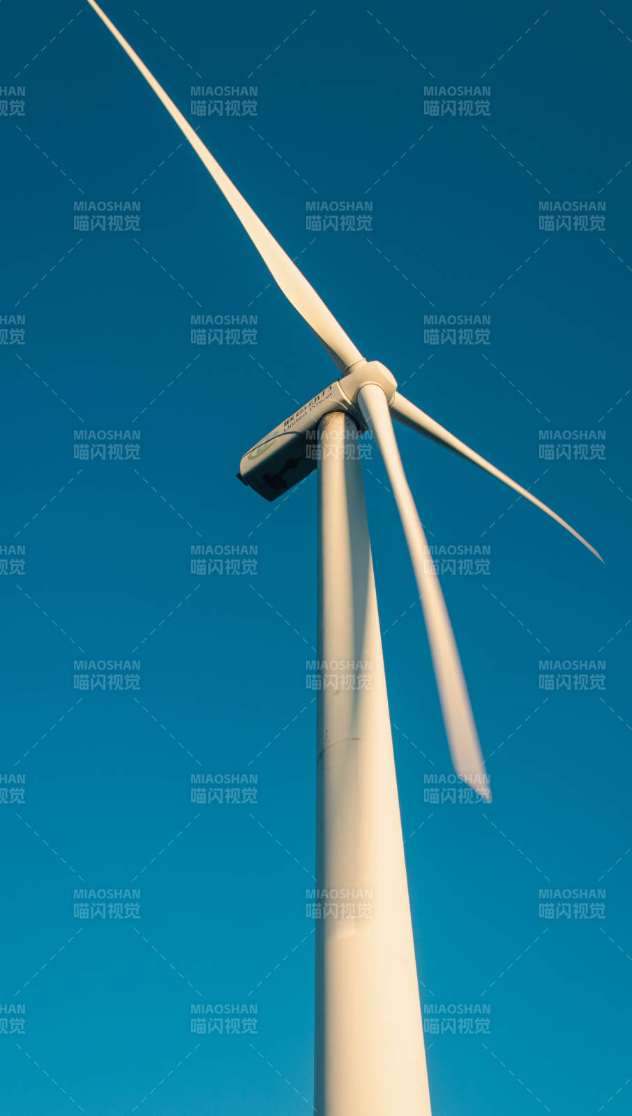 风车蓝天图片