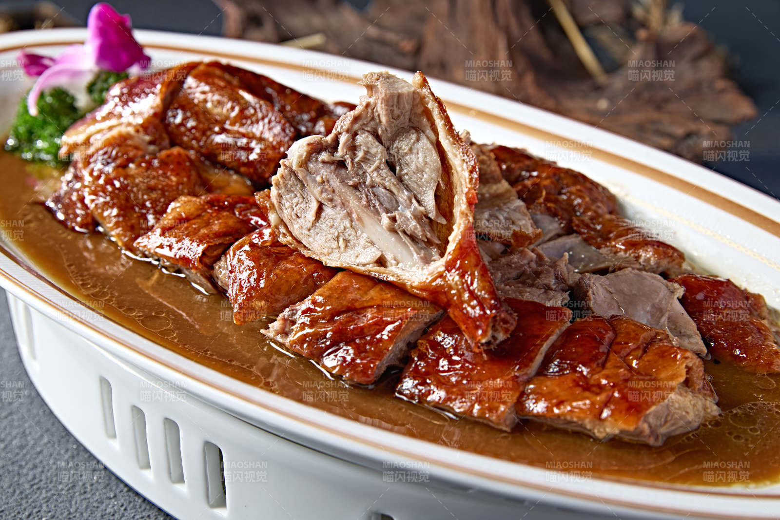 传统广式美味深井烧鹅图片
