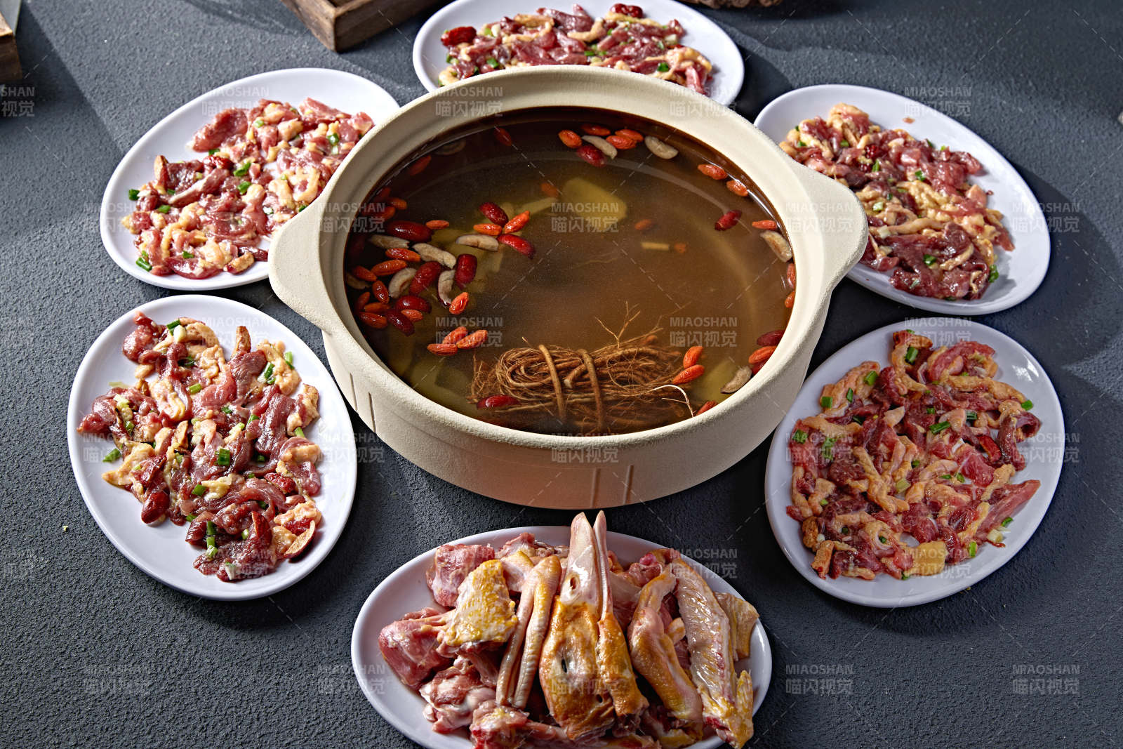 砂锅药膳滋补进补鸡肉锅图片