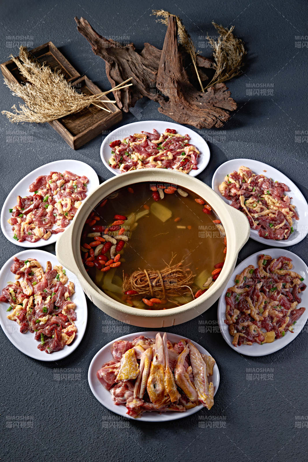 砂锅药膳滋补进补鸡肉锅图片