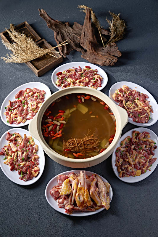 砂锅药膳滋补进补鸡肉锅图片