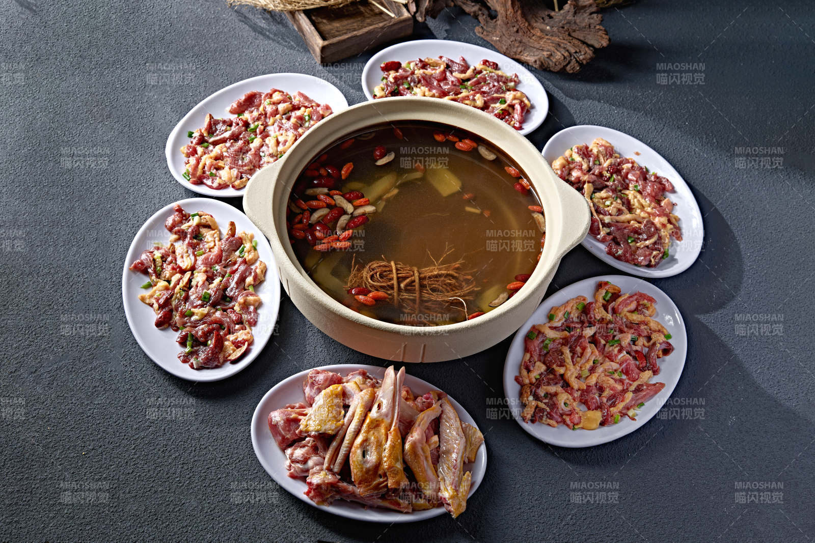 砂锅药膳滋补进补鸡肉锅图片