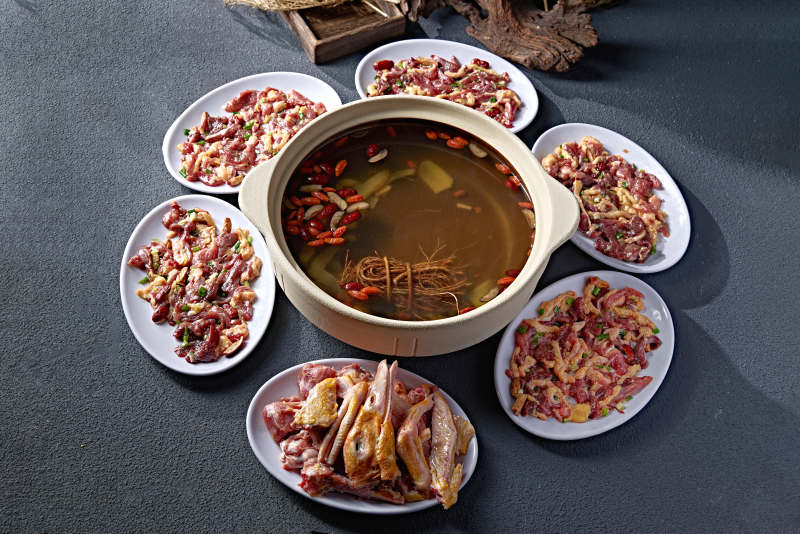 砂锅药膳滋补进补鸡肉锅图片