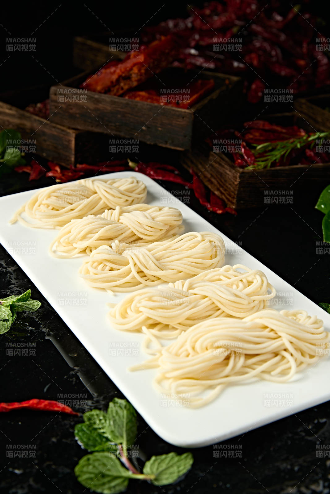 火锅食材现做手擀面图片