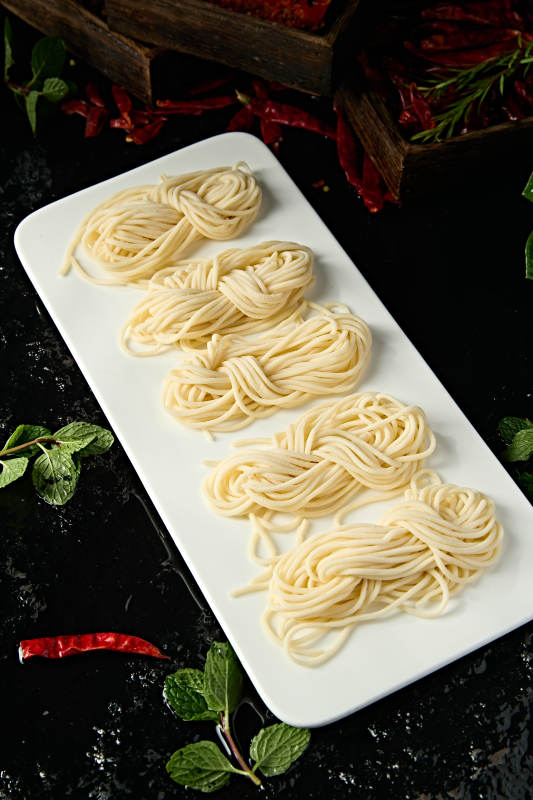 火锅食材现做手擀面图片