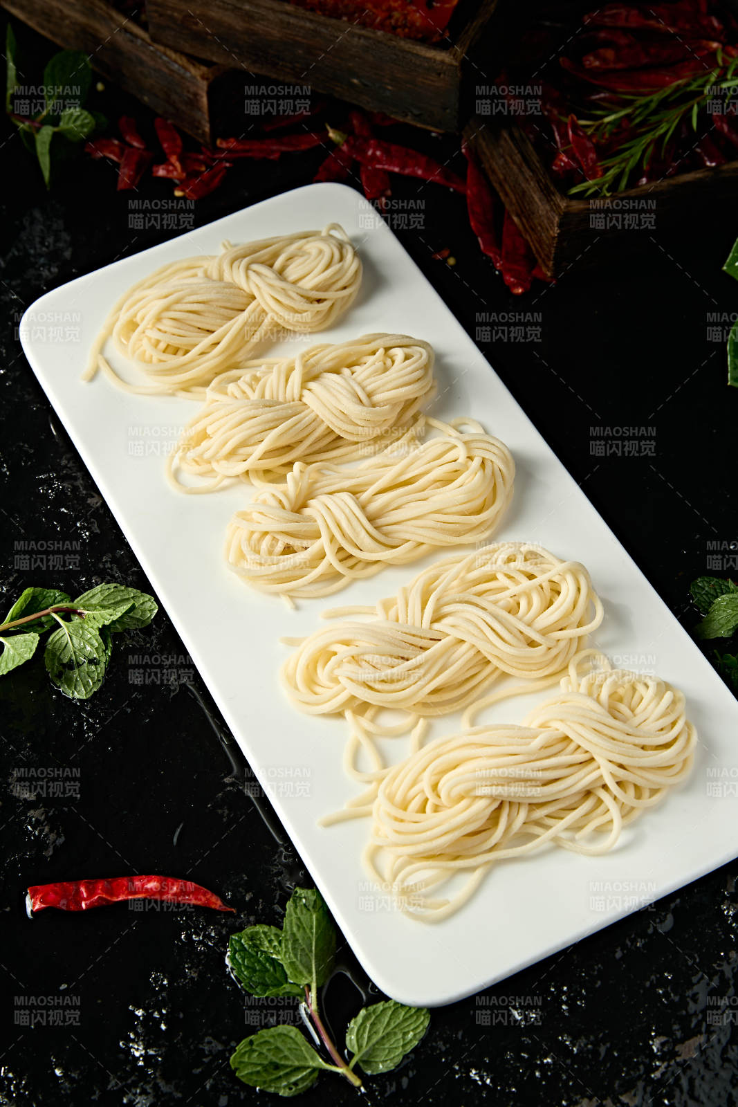 火锅食材现做手擀面图片