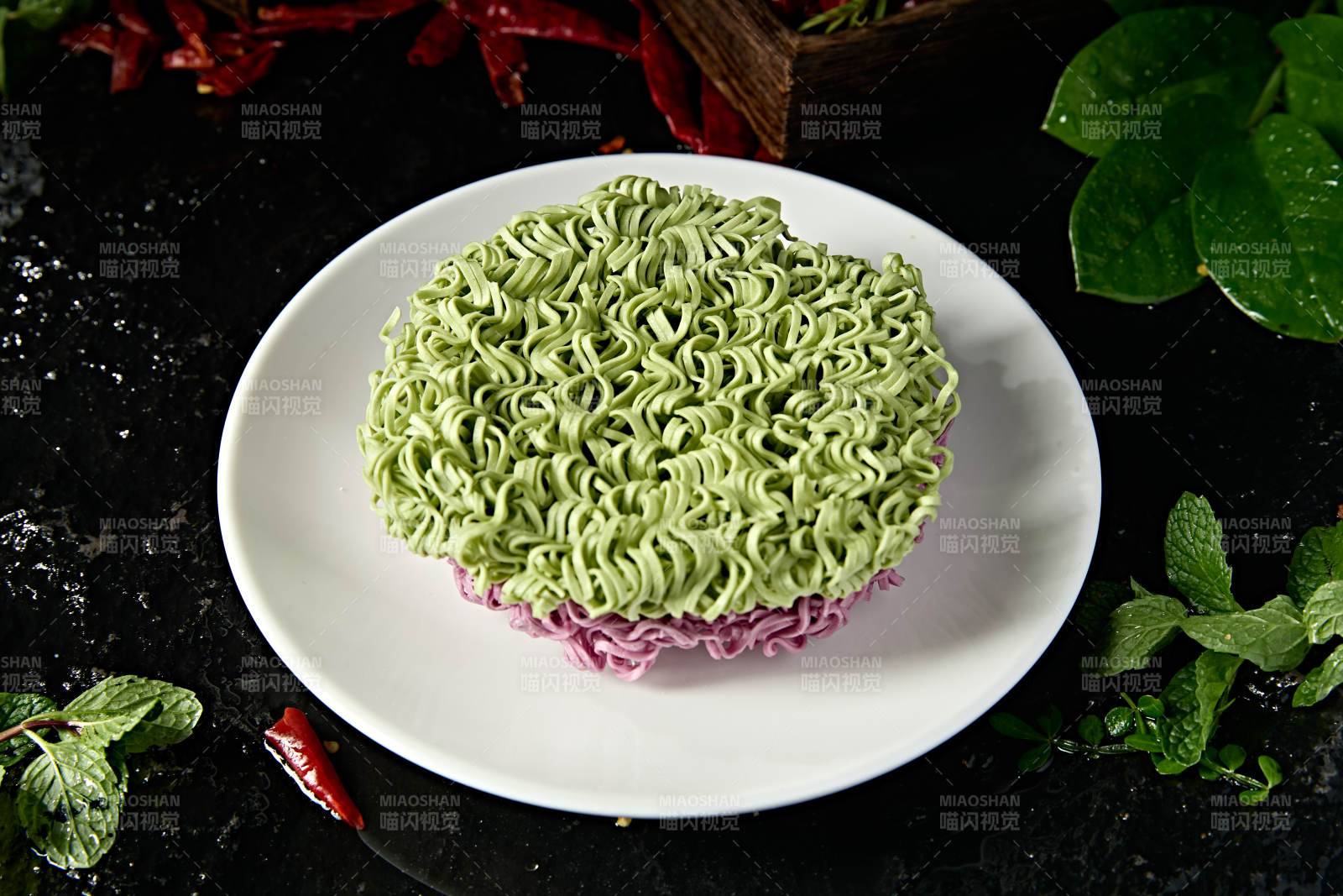 高档火锅料理食材蔬菜面饼图片