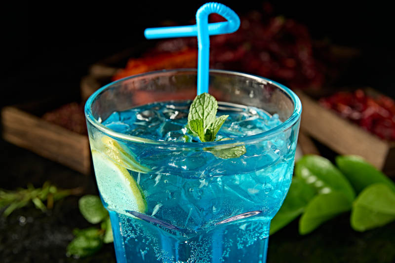 夏季清凉饮料柠檬薄荷蓝色海洋图片