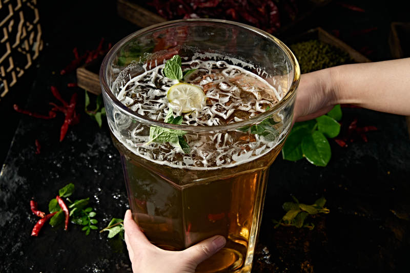 挑战超大杯鲜啤酒图片