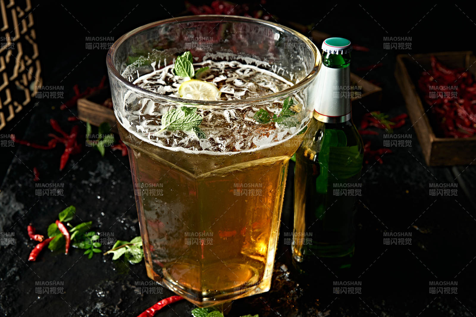 挑战超大杯鲜啤酒图片