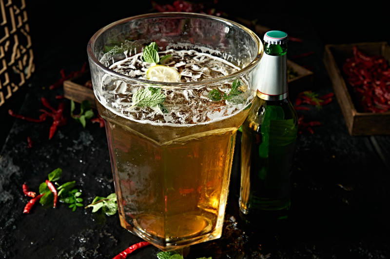 挑战超大杯鲜啤酒图片