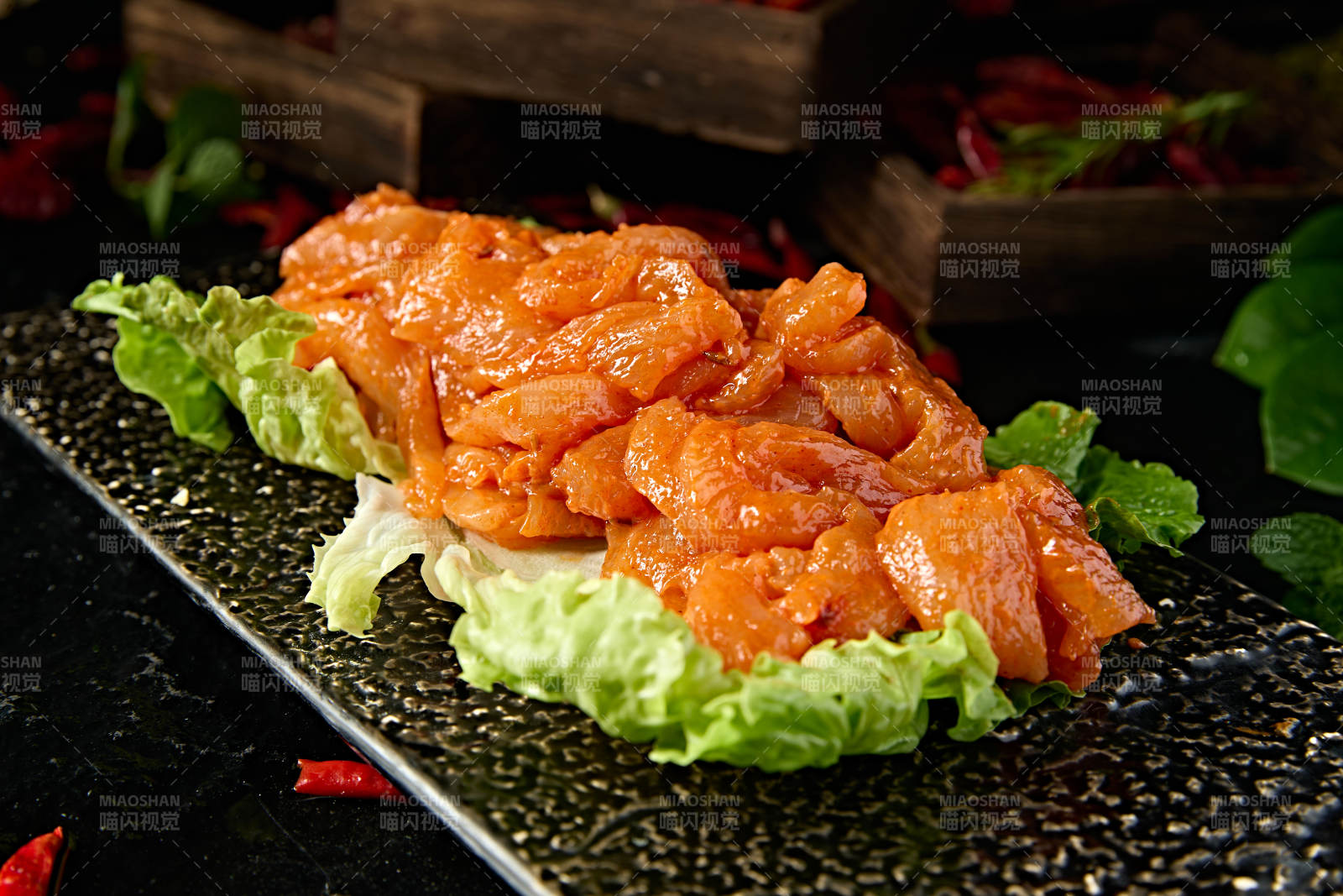 火锅涮品腌制麻辣鲜鸡肉图片