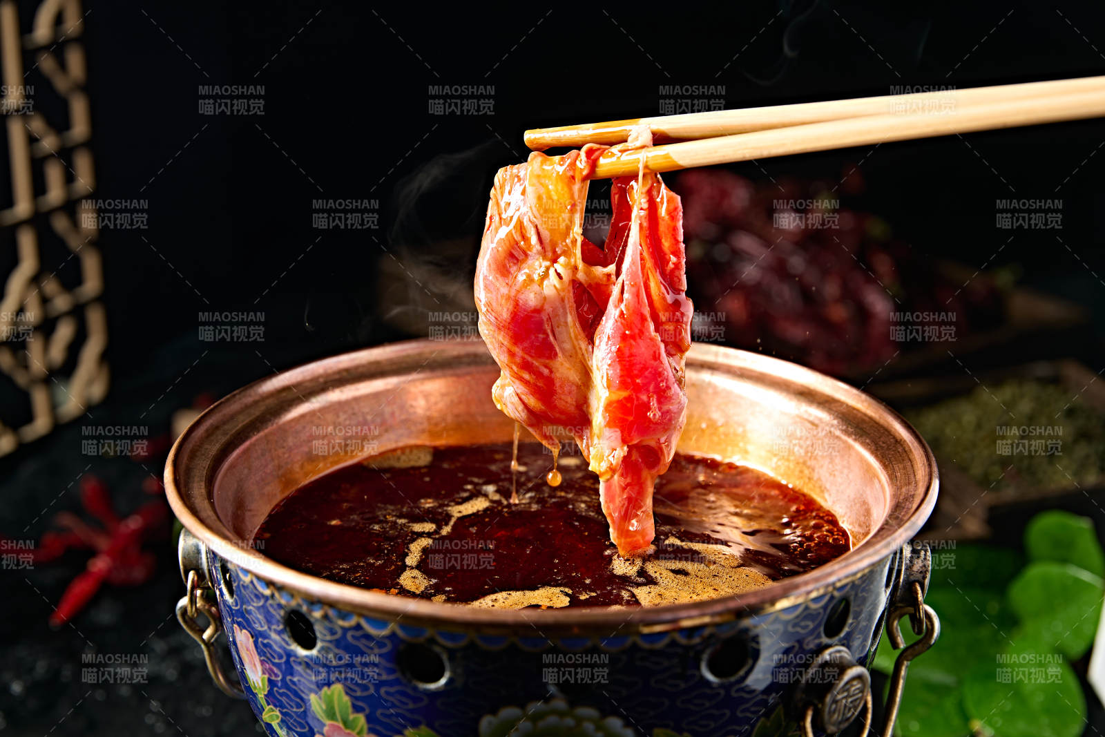 小火锅汤底麻辣牛油锅图片