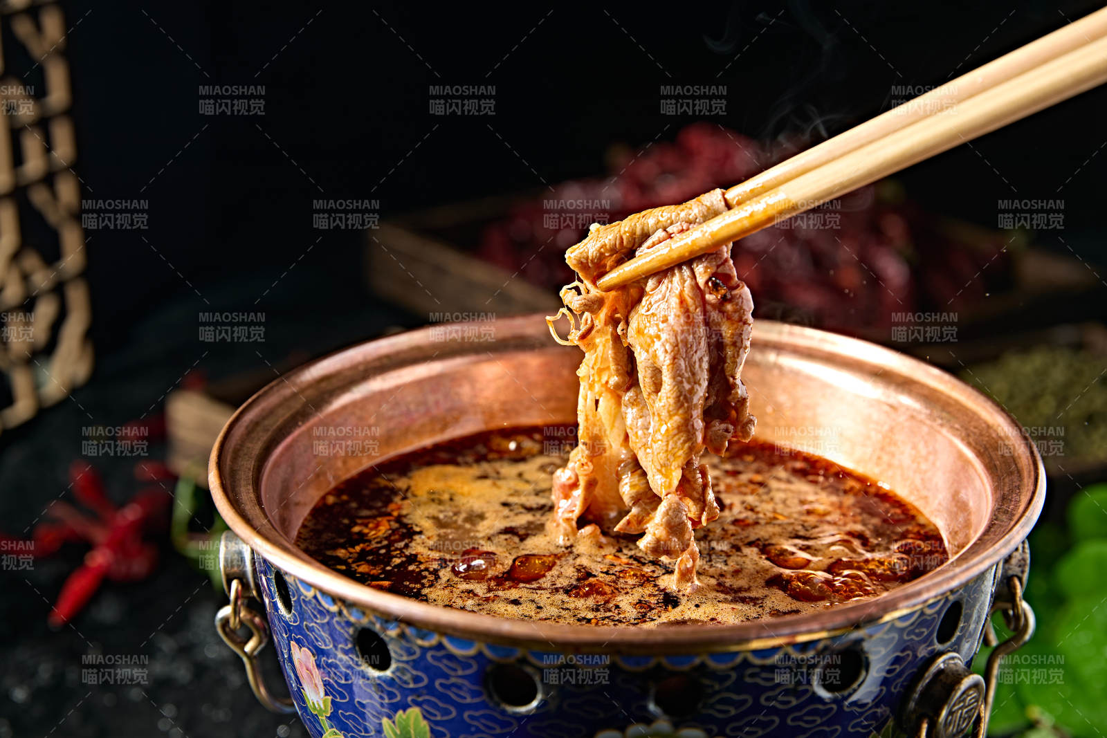 小火锅汤底麻辣牛油锅图片