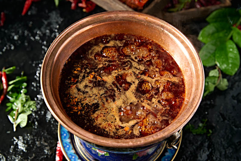 小火锅汤底麻辣牛油锅图片