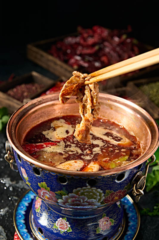 景泰蓝小火锅汤底爆辣牛油锅底图片