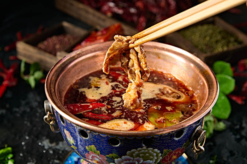 景泰蓝小火锅汤底爆辣牛油锅底图片