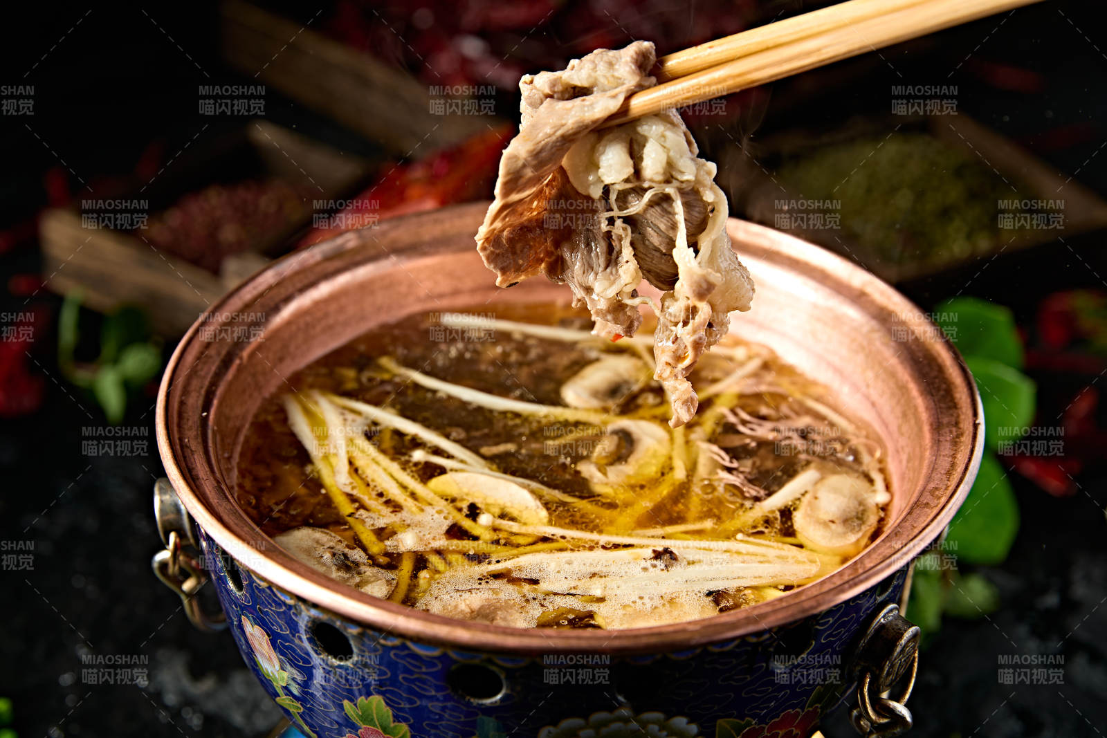 景泰蓝小火锅山珍菌汤锅底图片