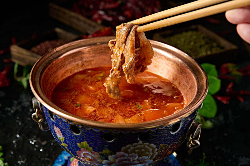 小火锅装的番茄锅底图片