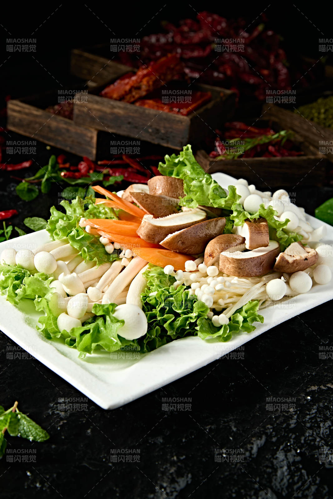美味火锅食材山珍菌菇拼盘图片