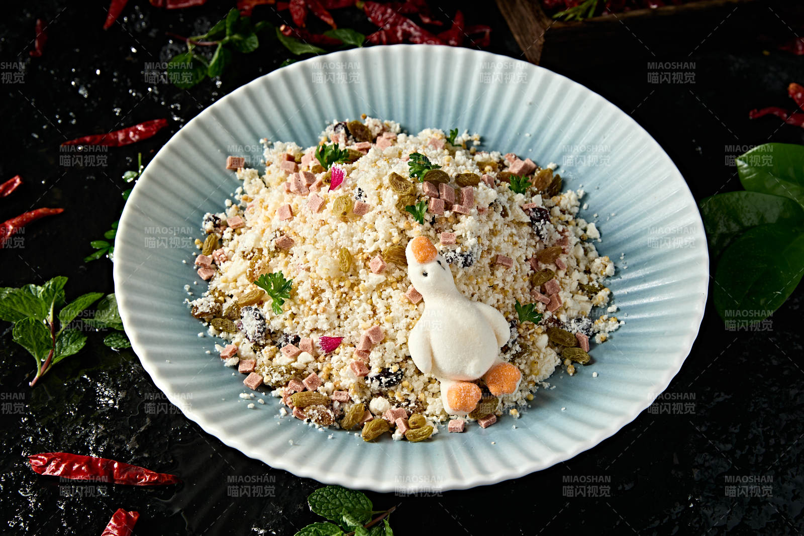 蒙族美食果粒凉拌酸奶炒米奶嚼克图片