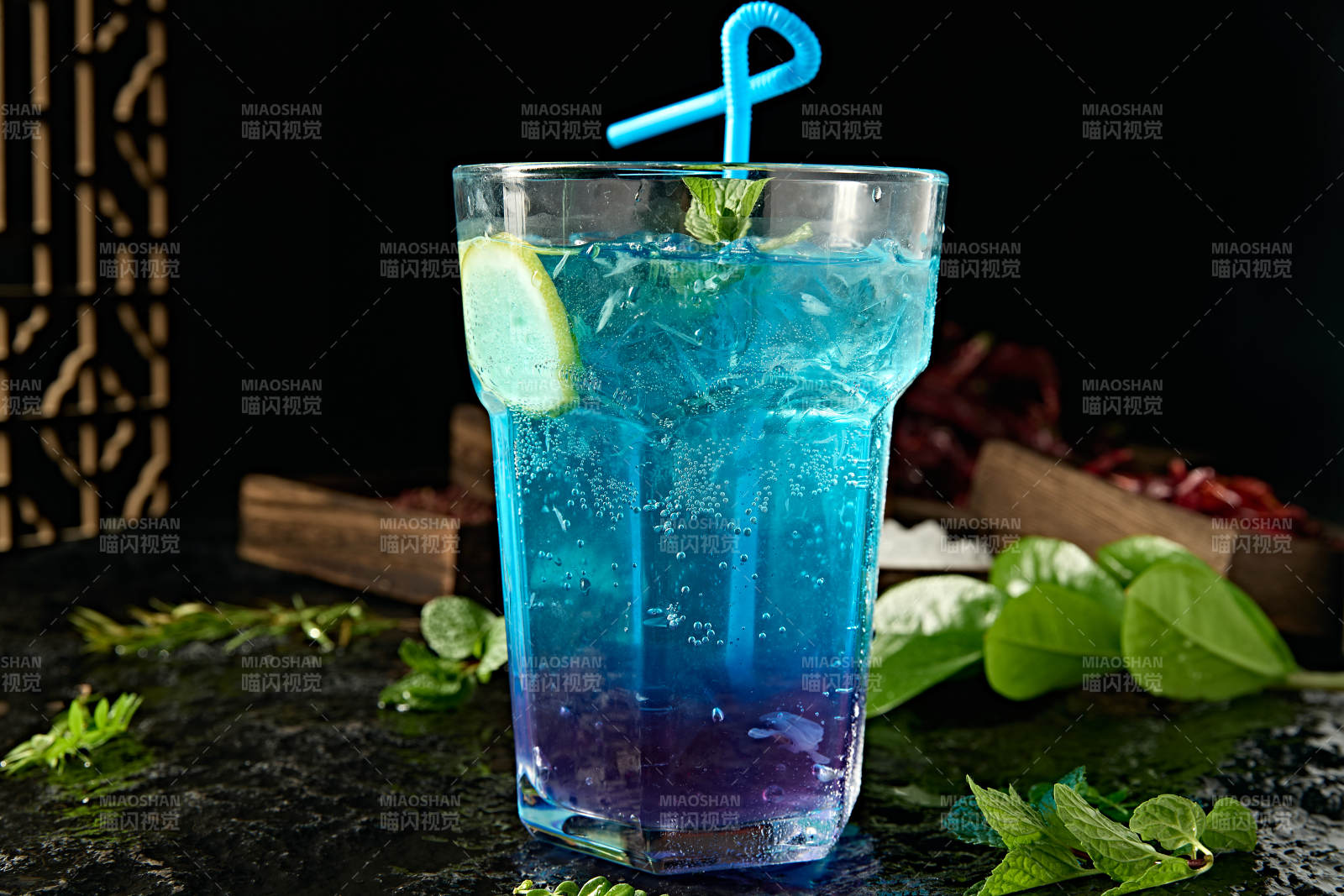 夏季清凉饮料柠檬薄荷蓝色海洋图片