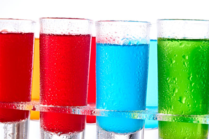 酒吧调制含酒精类饮品图片