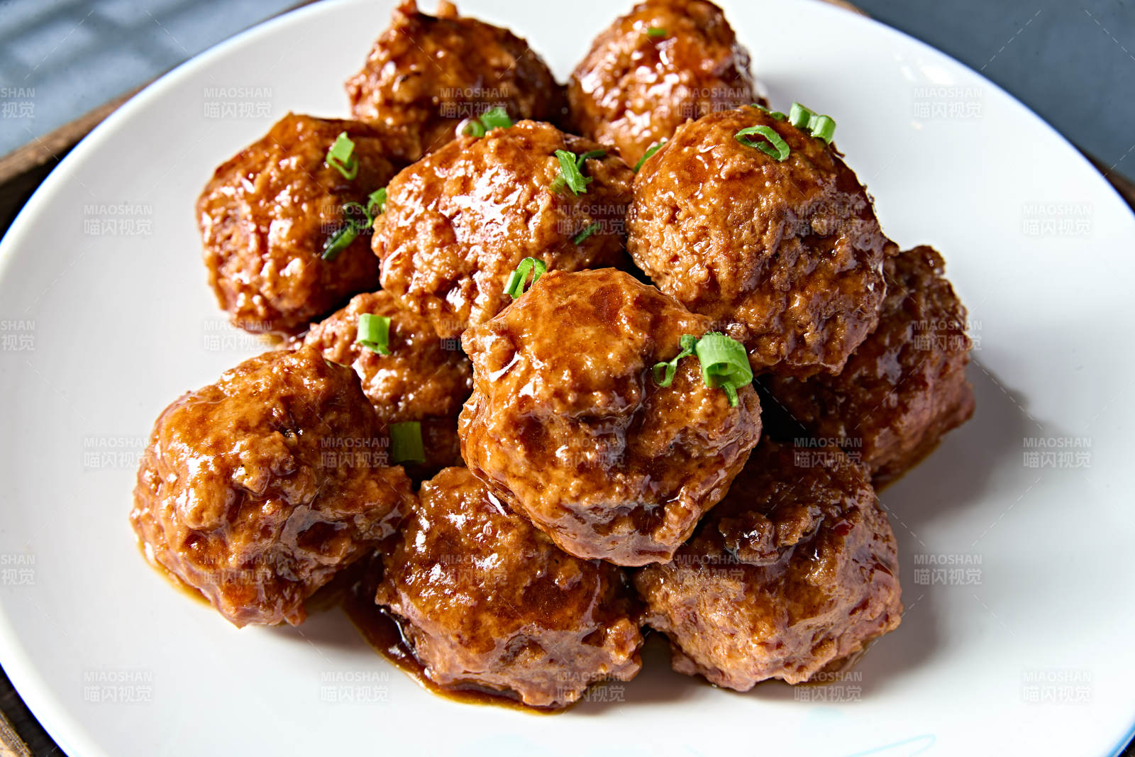 婚宴传统美食红烧狮子头肉丸子图片