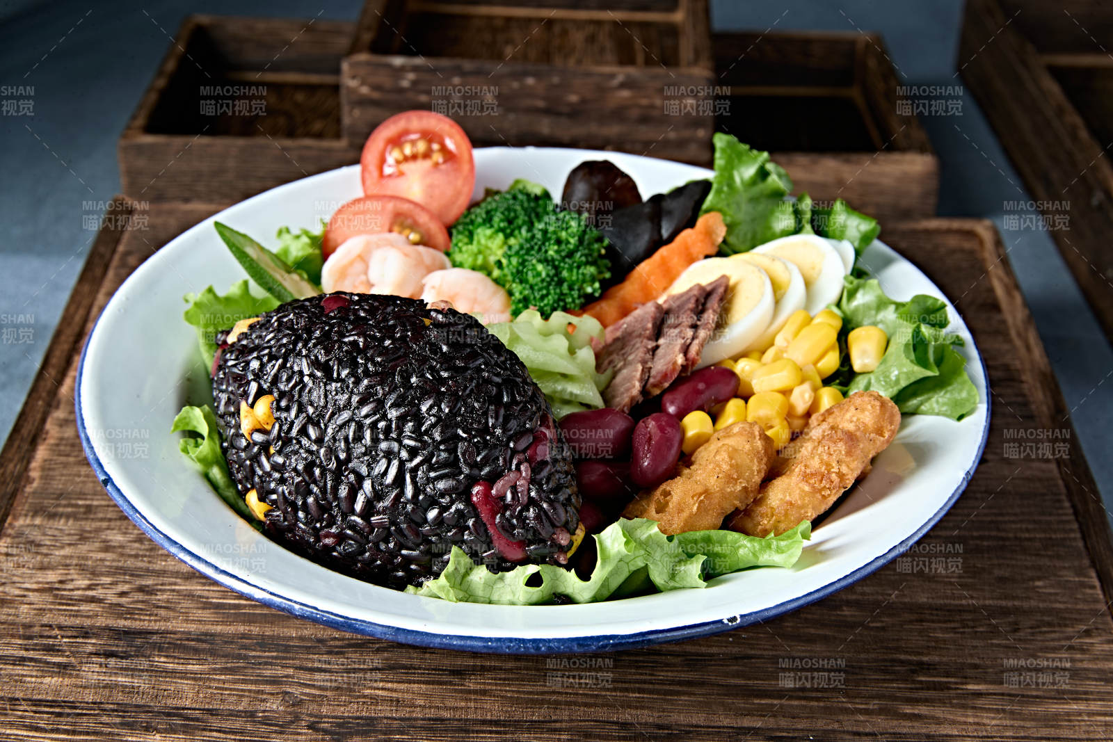 紫米杂粮饭为主的轻食健康减脂餐图片