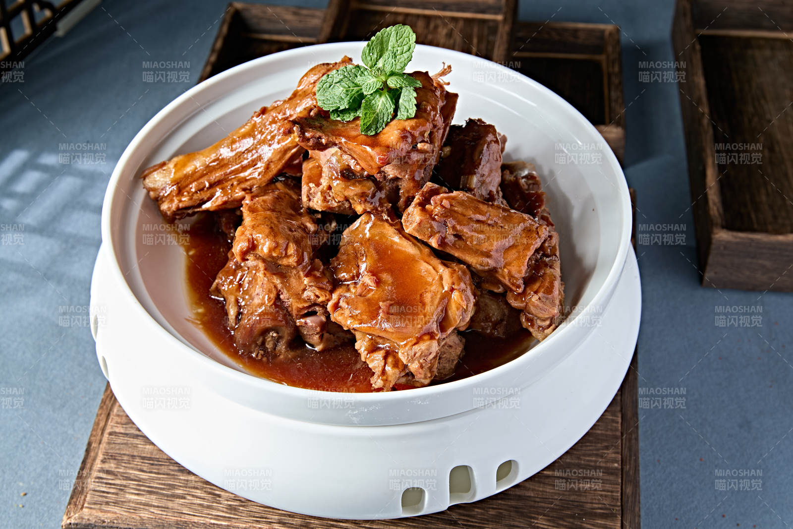 草原美食黄焖羊尾骨图片