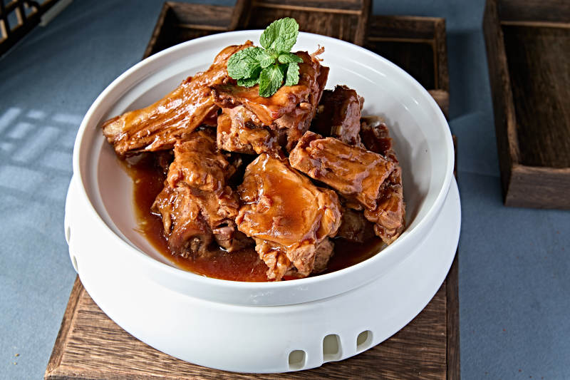 草原美食黄焖羊尾骨图片