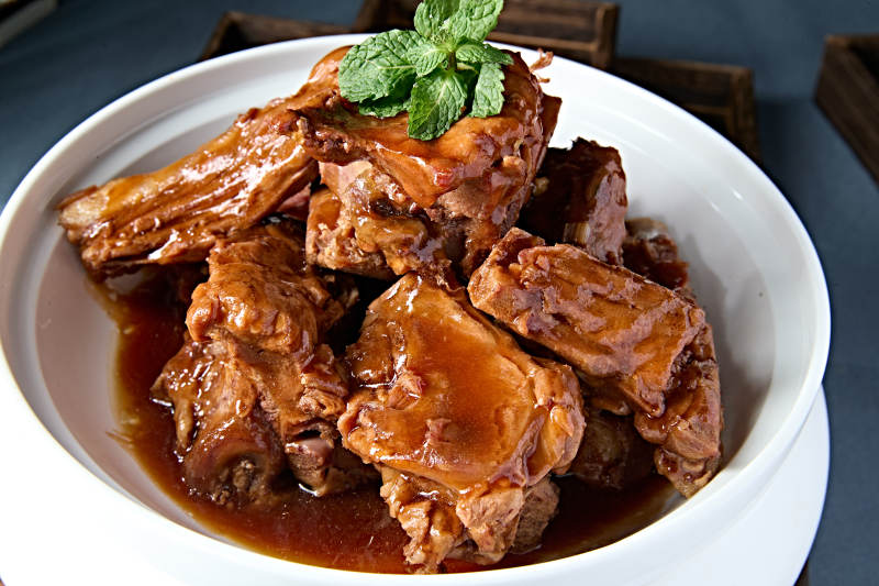 草原美食黄焖羊尾骨图片