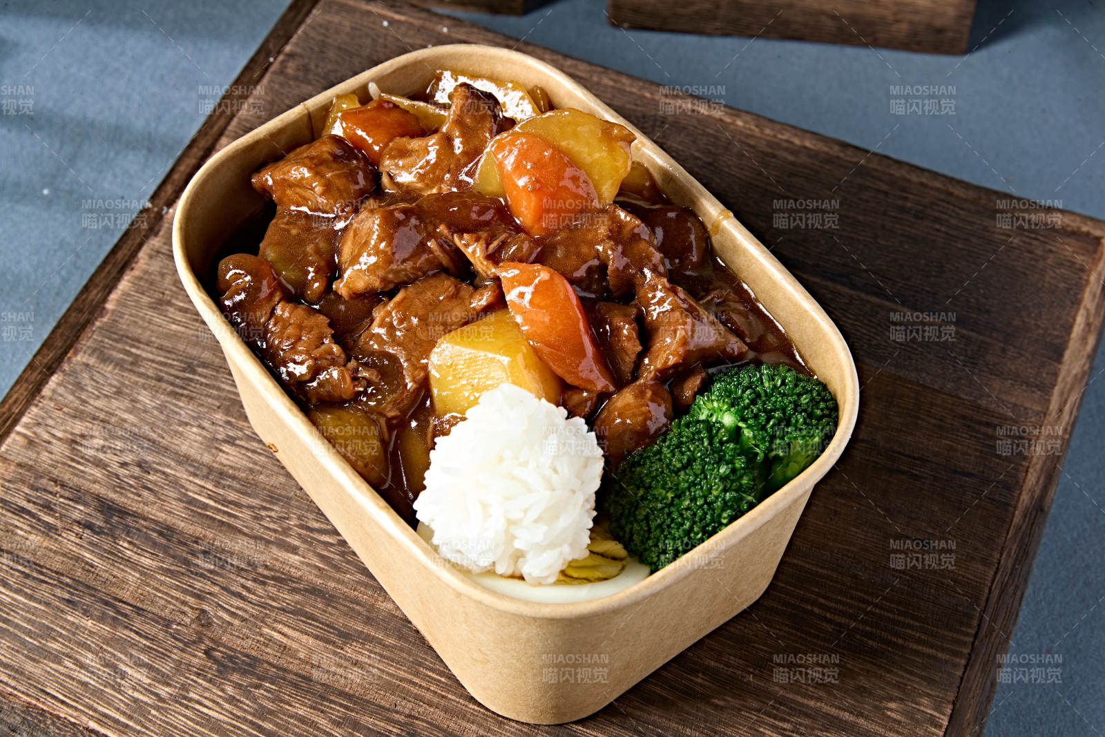 快餐简餐胡萝卜土豆炖牛肉盖浇饭图片