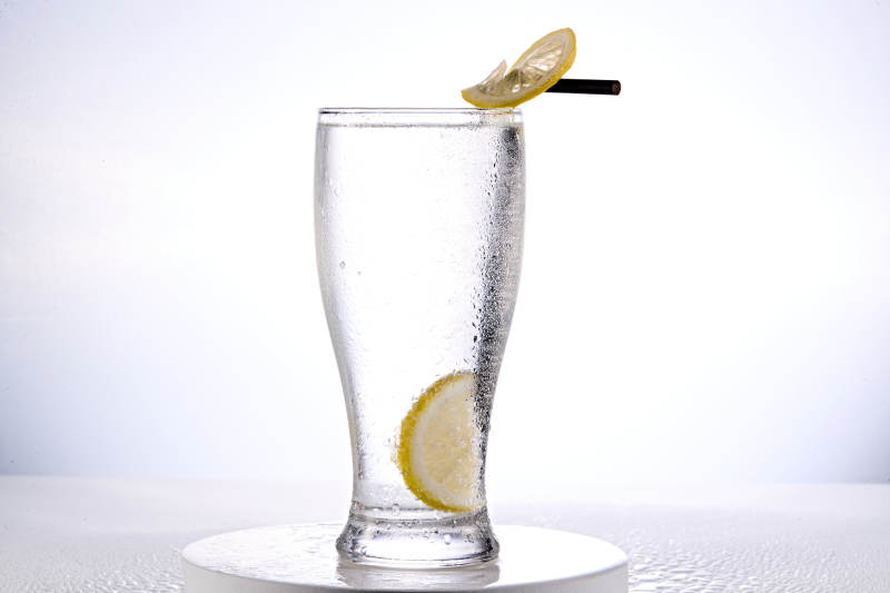 酒吧调制含酒精类饮品图片