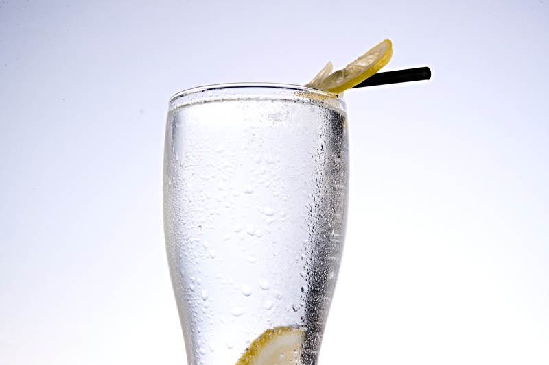 酒吧调制含酒精类饮品图片