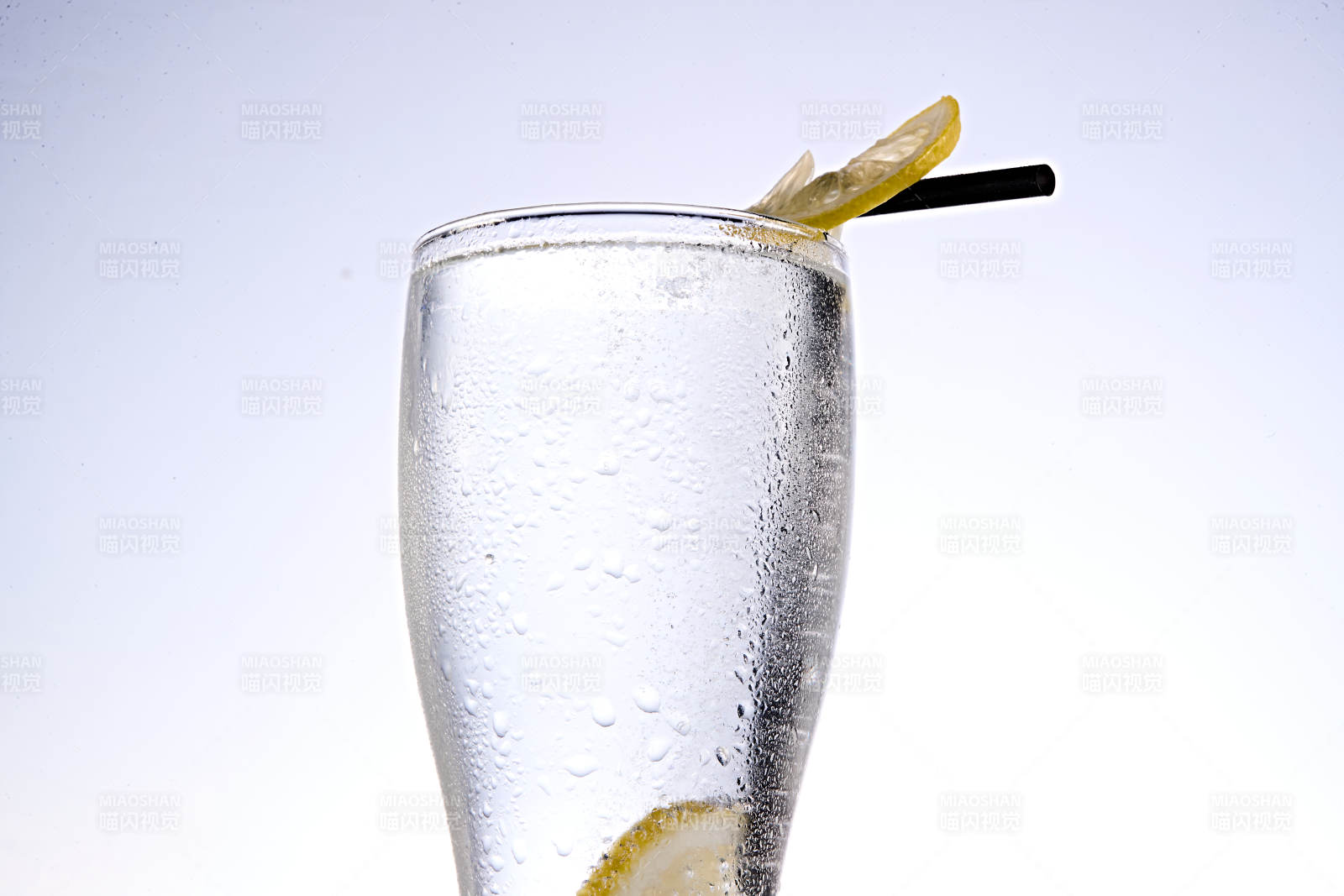 酒吧调制含酒精类饮品图片