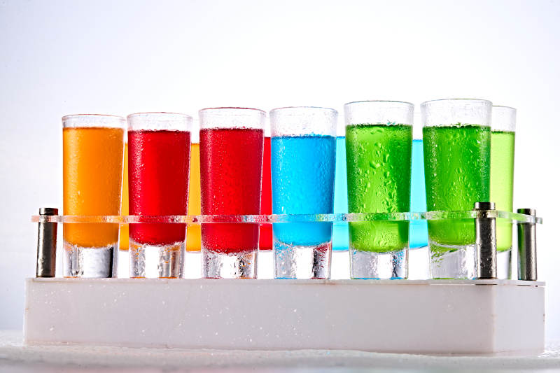 酒吧调制含酒精类饮品图片