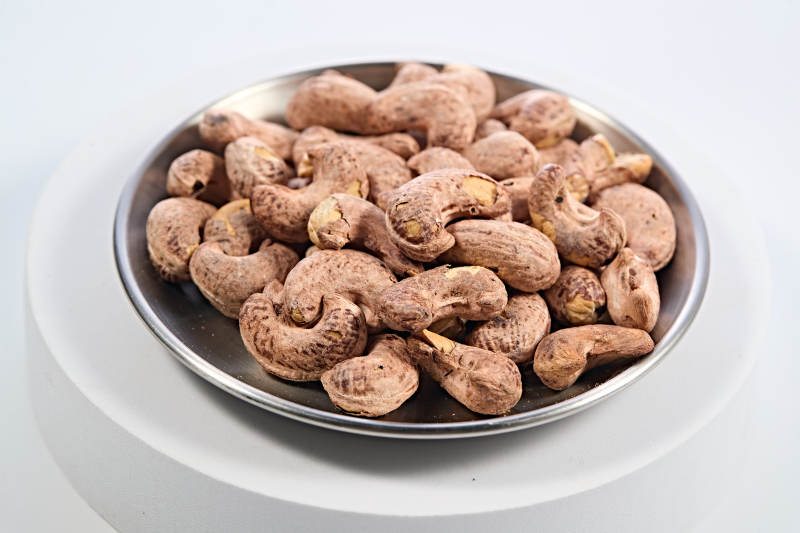 节日小吃带皮大腰果图片