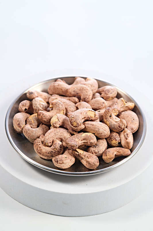 节日小吃带皮大腰果图片