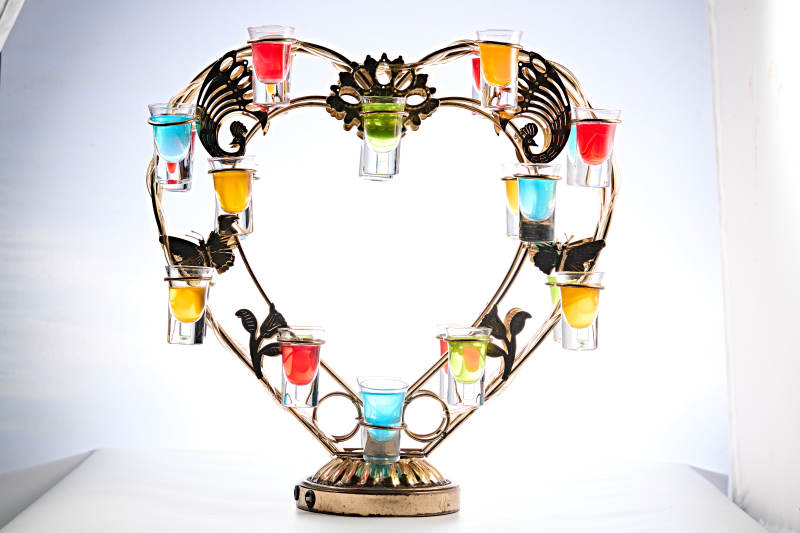 酒吧爱心形状调制鸡尾酒图片