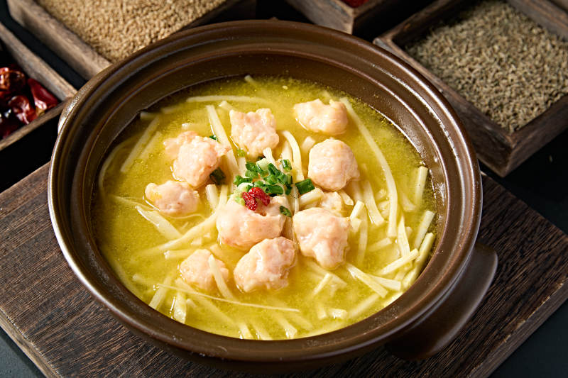 砂锅酸汤笋丝炖虾滑图片