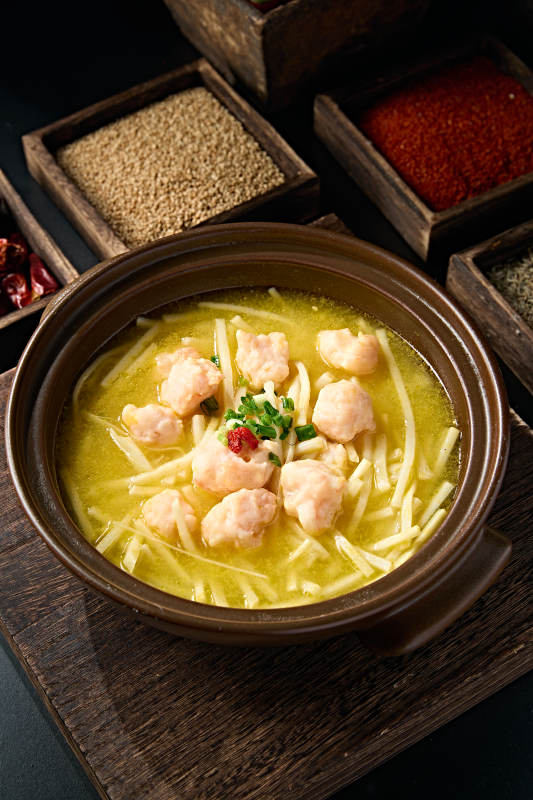 砂锅酸汤笋丝炖虾滑图片