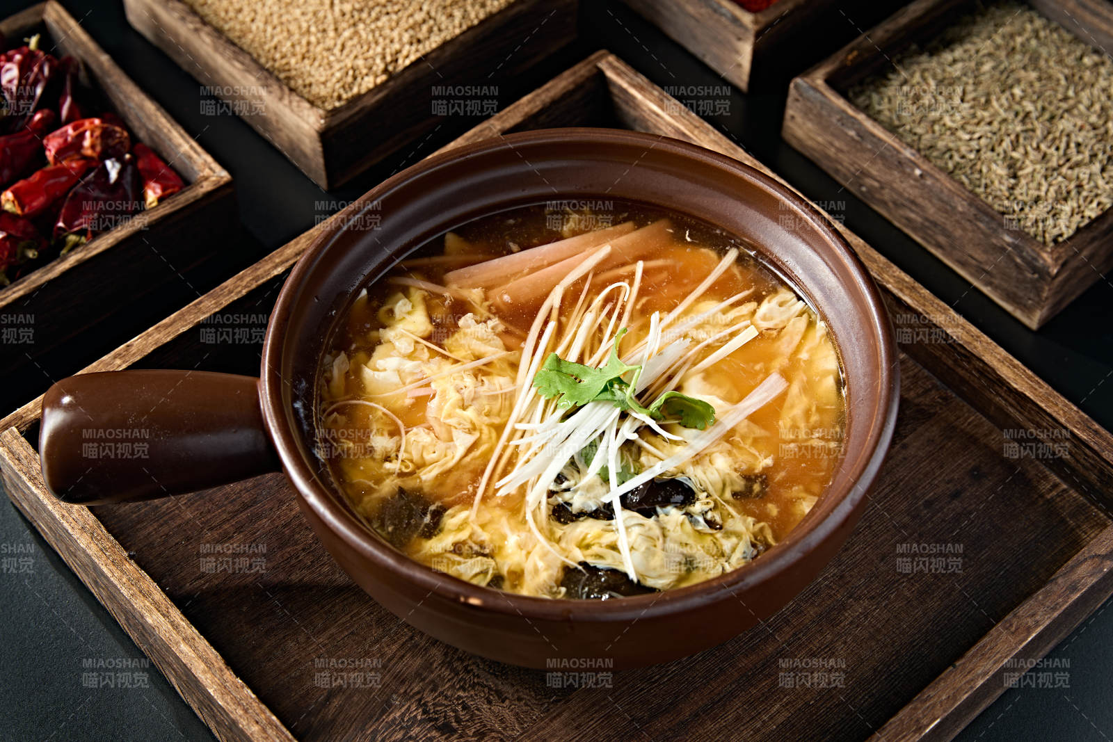 砂锅鸡蛋火腿酸辣汤图片